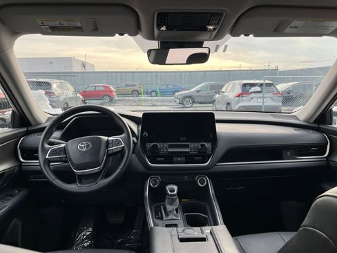 Used 2025 Toyota Grand Highlander FWD image 34