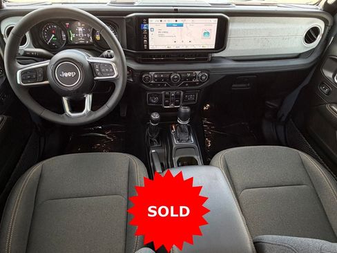 Used 2025 Jeep Wrangler Unlimited Sahara AWD/4WD image 12
