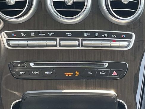 Used 2019 Mercedes-Benz GLC 350e 4MATIC image 16