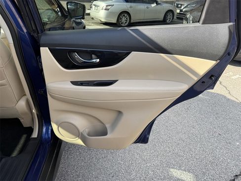 Used 2019 Nissan Rogue SL image 31