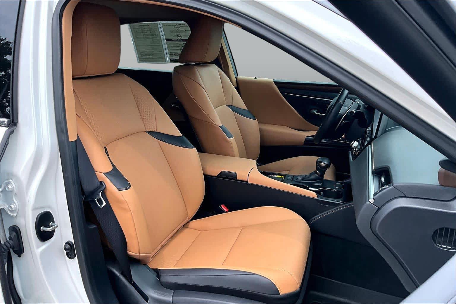Used 2025 Lexus ES 350 w/ Premium Package FWD image 9