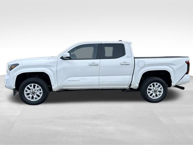 Used 2026 Toyota Tacoma SR5 AWD/4WD image 2