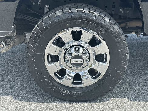 Used 2024 Ford F350 Lariat w/ Chrome Package image 32