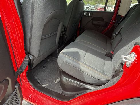 Used 2025 Jeep Wrangler Willys image 23