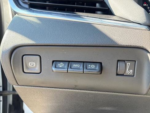 Used 2024 Buick Enclave Premium image 17