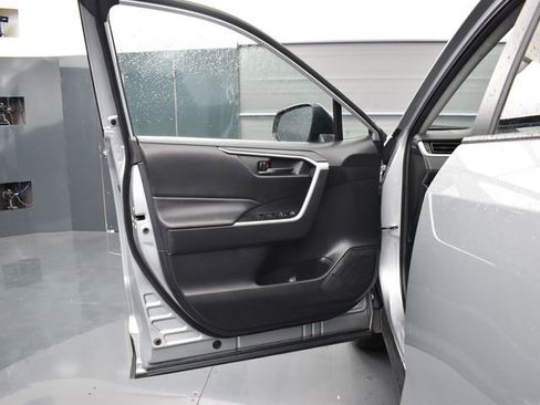 Used 2022 Toyota RAV4 LE FWD image 10