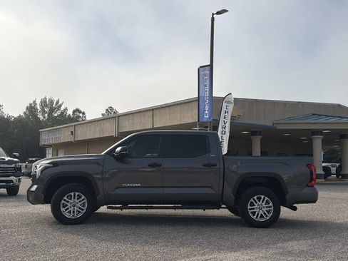 Used 2024 Toyota Tundra SR5 w/ SR5 Convenience Package AWD/4WD image 12