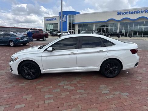 Used 2024 Volkswagen Jetta SE FWD image 33