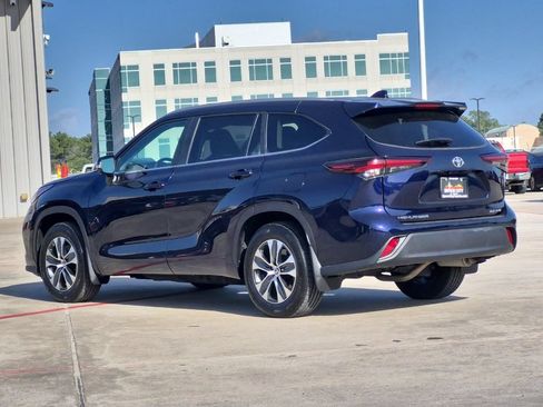 Certified 2026 Toyota Highlander XLE AWD/4WD image 4