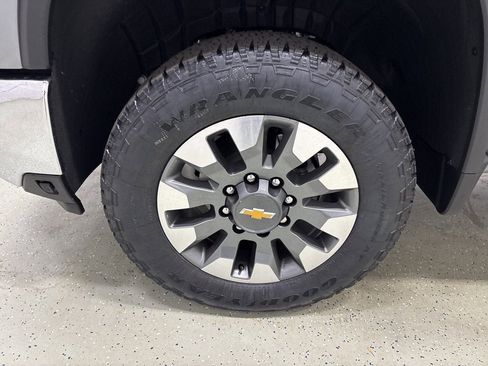 New 2026 Chevrolet Silverado 3500 LT image 9