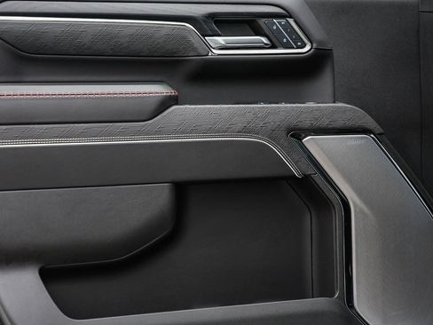 Used 2024 GMC Sierra 2500 AT4X w/ AT4X AEV Edition image 21