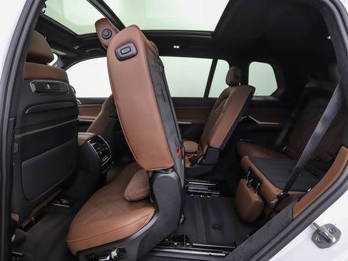 Used 2023 BMW X7 xDrive40i w/ M Sport Package image 25