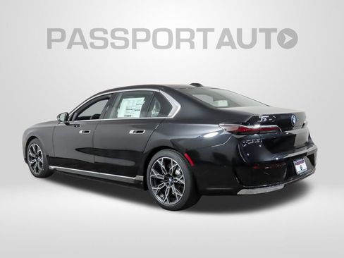 Used 2025 BMW i7 eDrive50 w/ Executive Package image 3