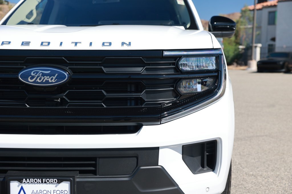 Used 2025 Ford Expedition Active RWD image 8