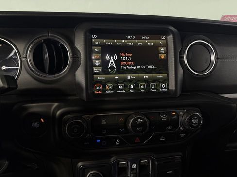Used 2023 Jeep Wrangler Unlimited Sahara AWD/4WD image 19