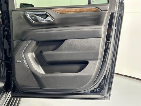 Used 2023 Chevrolet Suburban High Country w/ Premium Package image 14