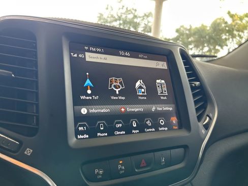 Used 2023 Jeep Cherokee Altitude Lux image 10