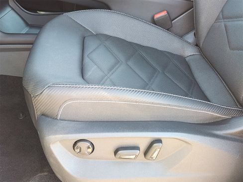 Used 2025 Volkswagen Atlas Cross Sport SE image 34