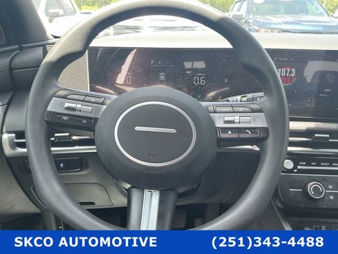 Used 2025 Hyundai Santa Cruz SE image 18