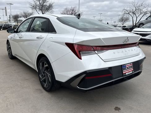 Used 2025 Hyundai Elantra SEL image 4