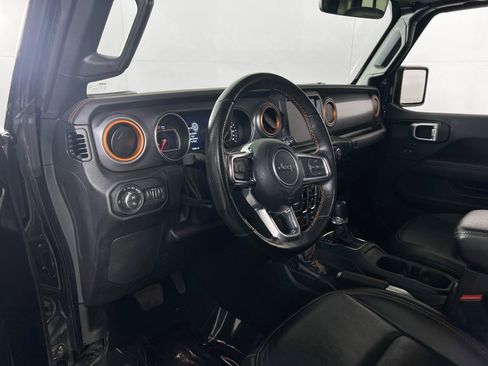 Used 2022 Jeep Gladiator Mojave w/ Cold Weather Group image 9