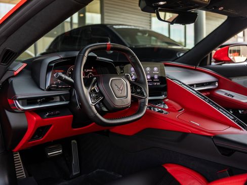 Used 2021 Chevrolet Corvette Stingray Premium Conv w/ Z51 Performance Package image 4