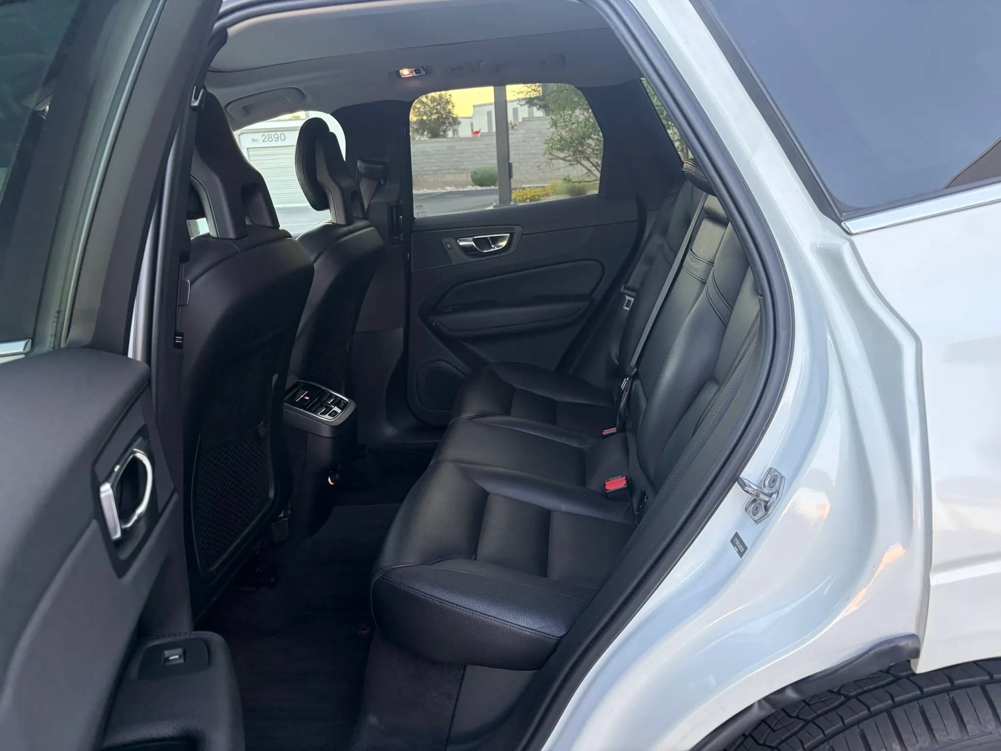 Used 2018 Volvo XC60 T5 Inscription w/ Convenience Package AWD/4WD image 8