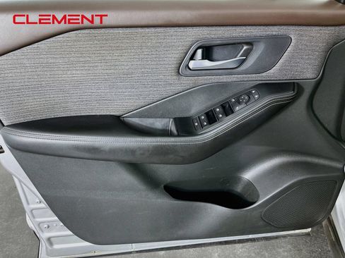 Used 2021 Nissan Rogue SV FWD image 25