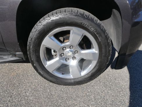 Used 2018 Chevrolet Suburban LT image 36