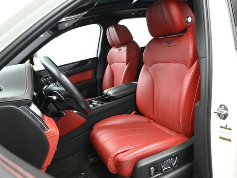 Used 2018 Bentley Bentayga image 13