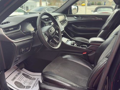 Used 2023 Jeep Grand Cherokee Altitude image 10