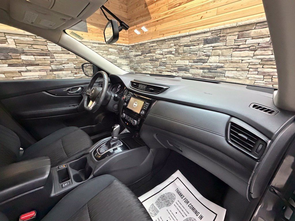 Used 2017 Nissan Rogue SV AWD/4WD image 25
