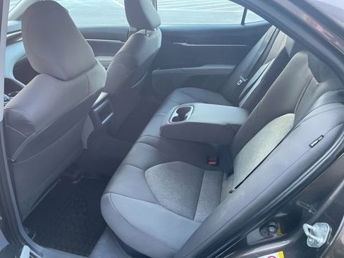 Used 2018 Toyota Camry LE image 9