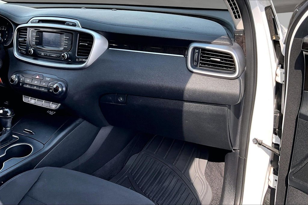 Used 2016 Kia Sorento AWD w/ LX Convenience Package image 17