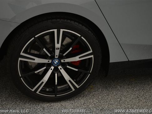 Used 2025 BMW 550e xDrive w/ Premium Package AWD/4WD image 48