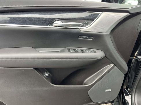 Certified 2022 Cadillac XT5 Premium Luxury w/ LPO, ONYX Package image 18