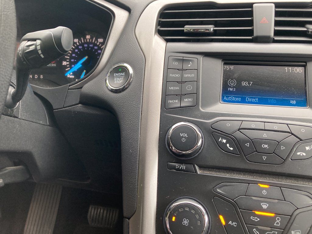 Used 2018 Ford Fusion SE FWD image 22