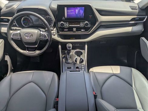 Used 2023 Toyota Highlander XLE FWD image 16