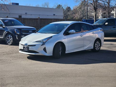 Used 2018 Toyota Prius Four image 4