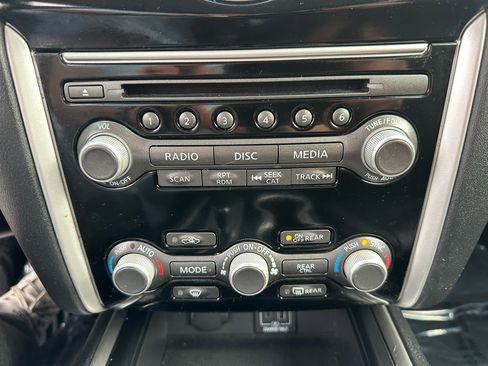 Used 2019 Nissan Pathfinder SV image 51