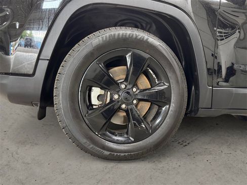 Used 2021 Jeep Cherokee Latitude Plus image 14