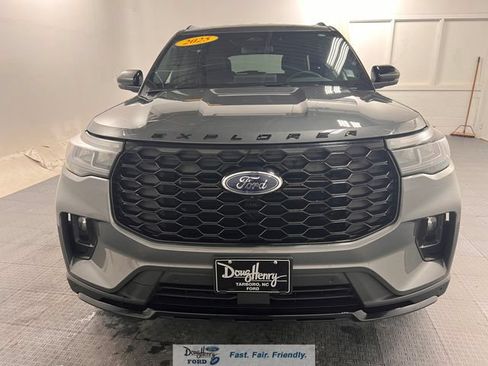 Used 2025 Ford Explorer ST-Line w/ Premium Package RWD image 2