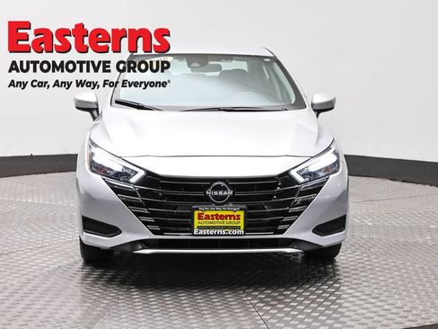 Used 2025 Nissan Versa SV FWD image 2