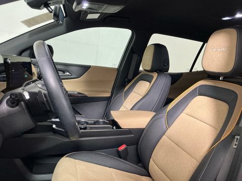 Used 2025 Chevrolet Equinox ACTIV w/ Safety and Technology Package FWD image 22