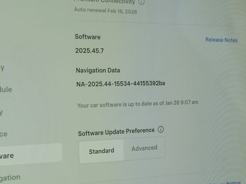 Used 2024 Tesla Model Y Long Range image 27