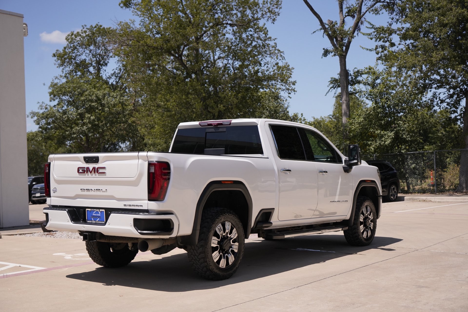 Used 2024 GMC Sierra 2500 Denali w/ Denali Reserve Package AWD/4WD image 7