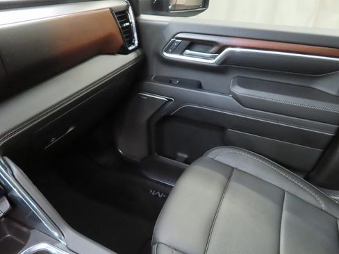 Used 2025 GMC Sierra 3500 Denali w/ Denali Reserve Package image 33