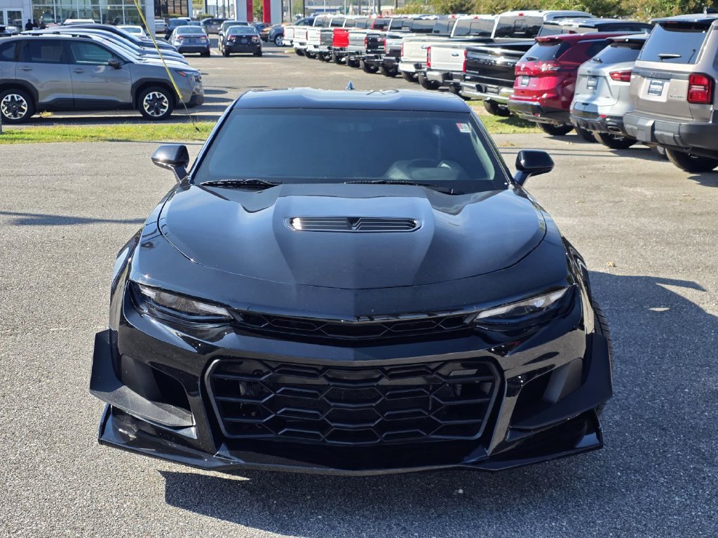 Used 2023 Chevrolet Camaro LT w/ Technology Package RWD image 2