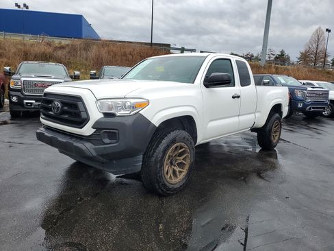 Used 2023 Toyota Tacoma SR image 9