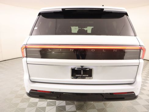 New 2026 Lincoln Navigator L Black Label AWD/4WD image 22